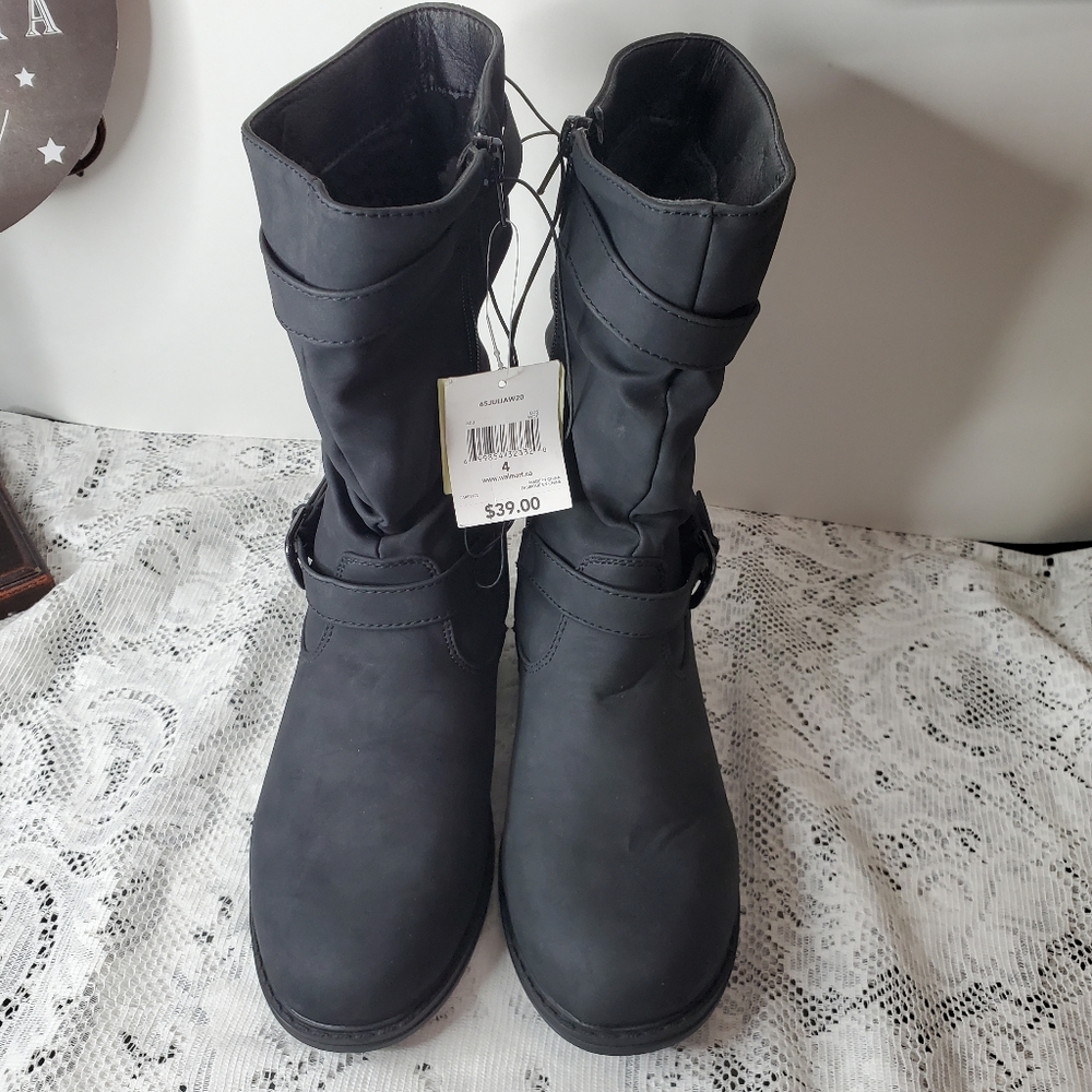 Boots with inner lining